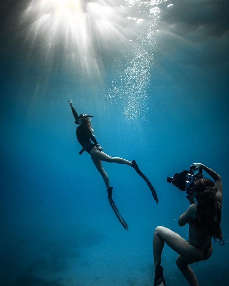 Pictures of people underwater